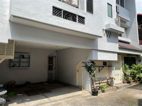 Townhouse For Sale in New Manila, Metro Manila .